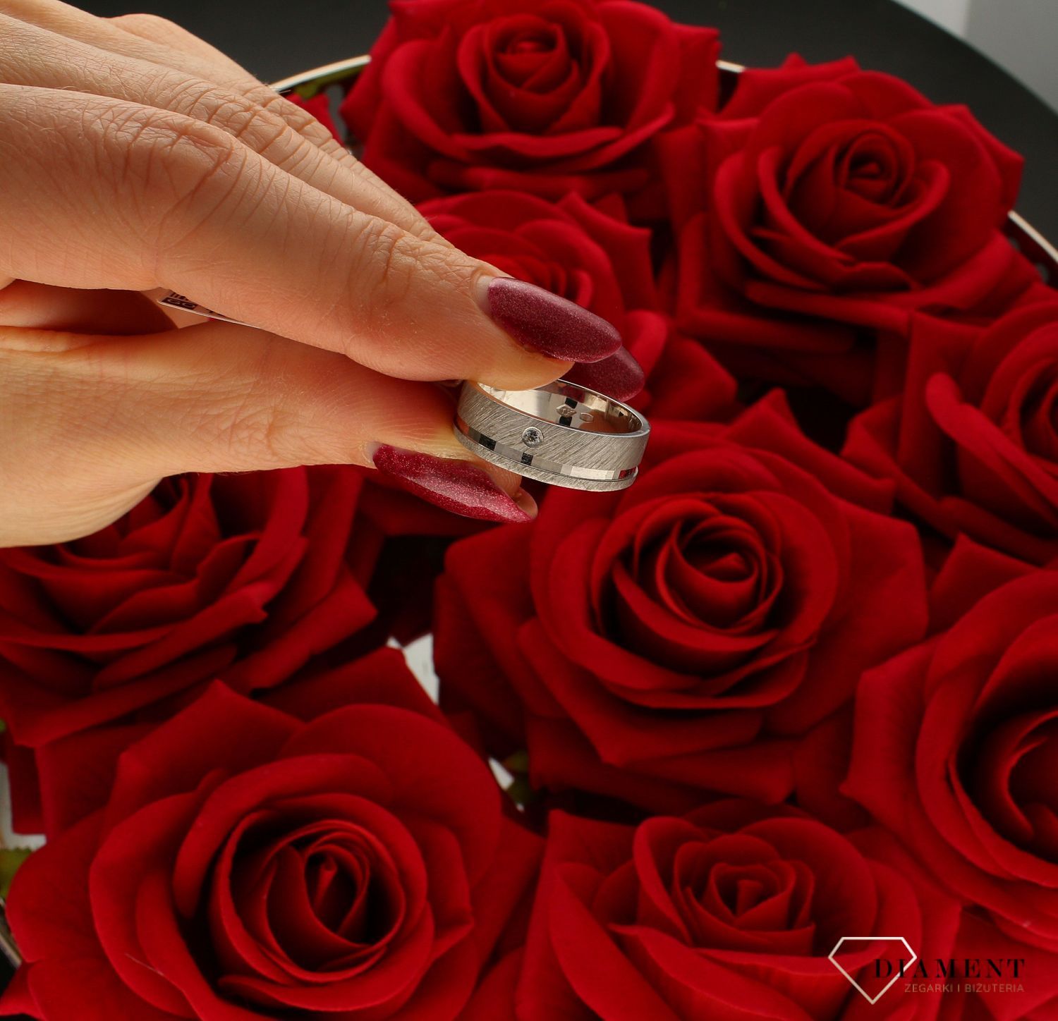 Złota obrączka płaska satynowa z cyrkonią 6mm – Elegancja, blask i styl  Rozmiar 16.jpg